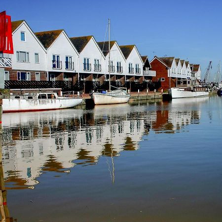 17 The Boathouse Villa Rye Exterior photo